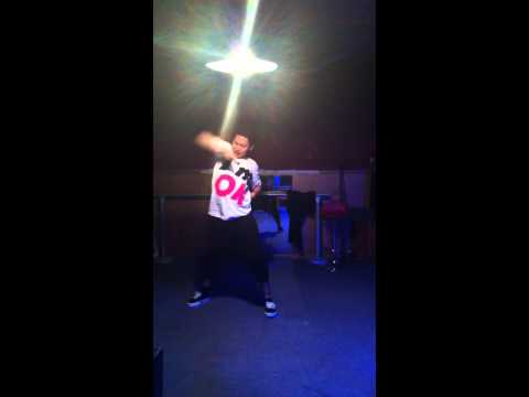 TEACH ME HOW TO DOUGIE !! DOIZ VS KOURTNEY (CORAY)