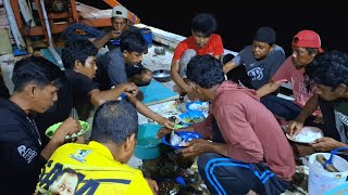 Download lagu Nelayan Indonesia || Menangkap Ikan dan Suasana Makan Bersama  Para ABK Di Kapal || KM NIRMALASARI mp3