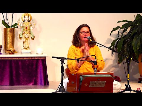 Satsang und stille Meditation mit Katyayani - Yoga Vidya Live Kirtan singen 07:00 Uhr 13.08.2020