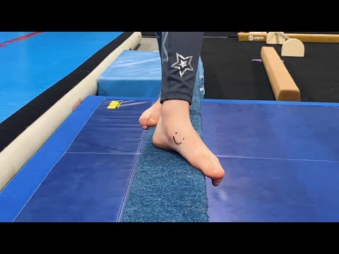 Beginner Balance Beam : Square Hips thumbnail