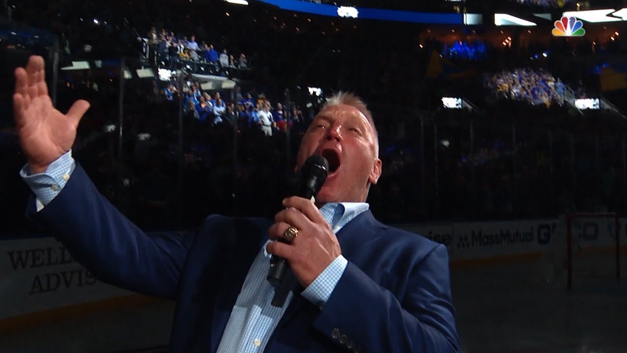VIDÉO: Brett Hull est rendu un lutteur de la WWF ???