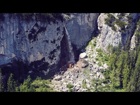 Escursione tra le Cascate delle Comelle nella Valle del Gares, Dolomiti