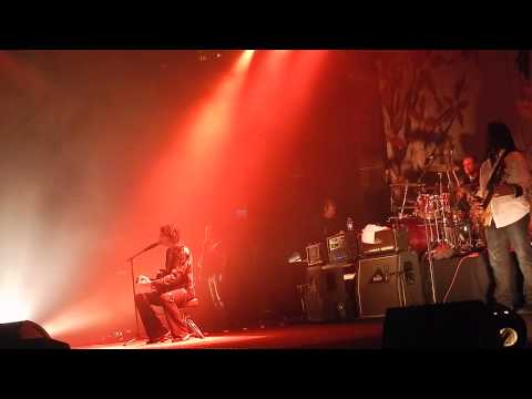 steve vai in israel- Philip Bynoe bass solo HD