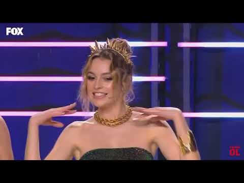 Dinozor sings "Deli Divane" by Ebru Gündeş (Maske Kimsin Sen)