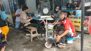 Download lagu Funny buskers in Batu City Square mp3 Download lagu Funny buskers in Batu City Square mp3