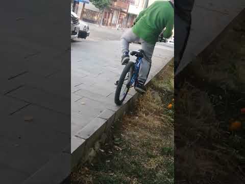 Kerem Keskin kaldırımdan geçiyor 😎☠️