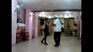 Julio Alvarez. Clases de salsa cubana para nivel intermedio.