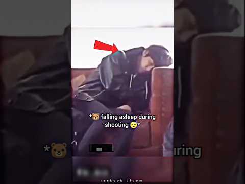 Taehyung fell asleep 🐻😴 but Jungkook didn't want to wake him up 🥺‼️ #shorts #taekook