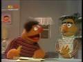 Sesamstrasse Ernie Bert Ernie Will Eine Geschichte Schreiben