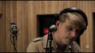 Das Pop "Never Get Enough" live at StuBru