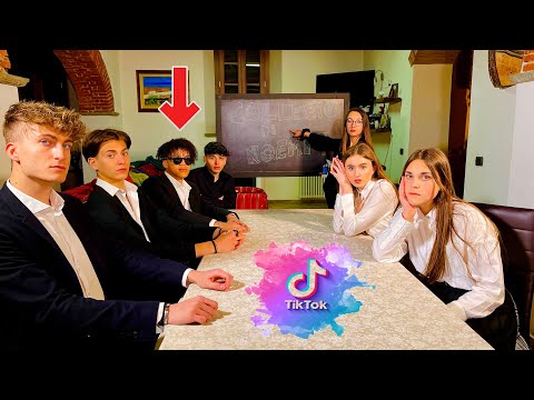 UN TIKTOKER FAMOSO NEL COLLEGIO !!! - by Charlotte M.