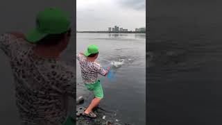 Download lagu Fishing | incredible fishing video | Catching monster fish with single(big)hook | In flood #Shorts mp3 Download lagu Fishing | incredible fishing video | Catching monster fish with single(big)hook | In flood #Shorts mp3