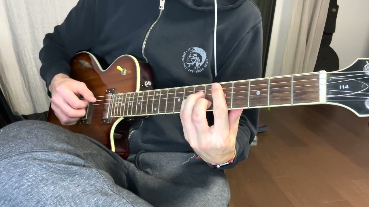 Roberto Barlocci playing Wham!'s Last Christmas fingerstyle on guitar