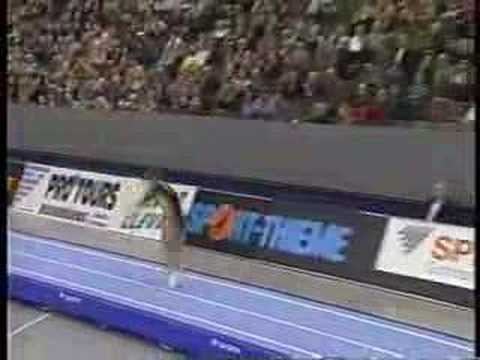 2002 World Cup Tumbling - Melanie Avisse FRA Pass1