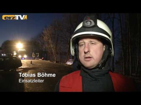 Unfall legt B174 lahm