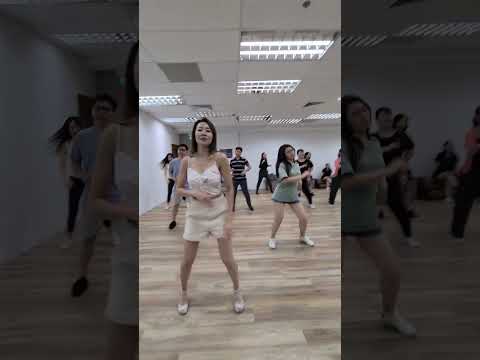 Caliente Dance Studio Singapore Bachata solo shines class ESME - Te Burlaste de Mi