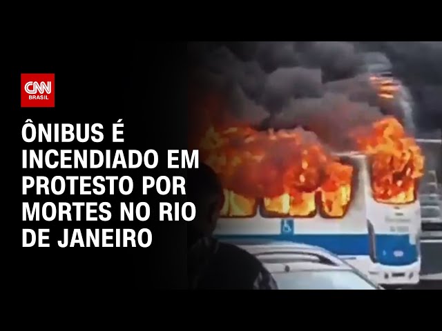 Ônibus é incendiado em protesto por mortes no Rio de Janeiro | LIVE CNN