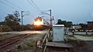 preview picture of video 'पहली बार भिलाई WAP7 के साथ आई पूर्वा एक्सप्रेस !! Poorva Exp First Time With BHILAI WAP7 !! Rarest'