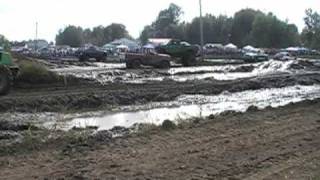 preview picture of video '4x4 saturn Ed Camp E-R Auto  . Tractor go's in Mud Pit to Pill out The Black Widow'