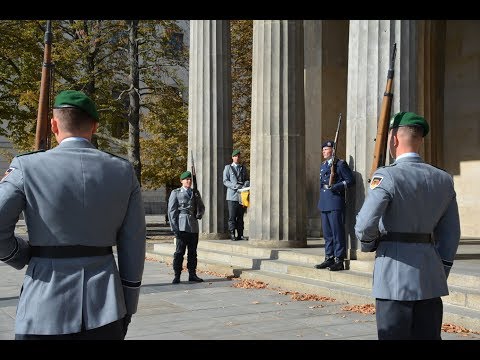Ehrenposten - Neue Wache - Kranzniederlegung Erdogan