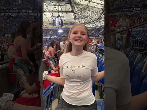 And she had to listen to me singing the ttpd set😭🫶🏻 #taylorswift #erastour #erastouroutfit