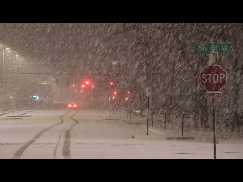 Heavy, wet snow in Cedar Rapids, Iowa - 11/24/2020