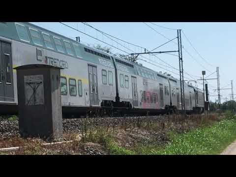 Treni al passaggio a livello