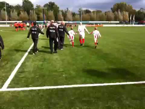 E2 begeleiden 1ste elftal vv Bennekom - Volendam