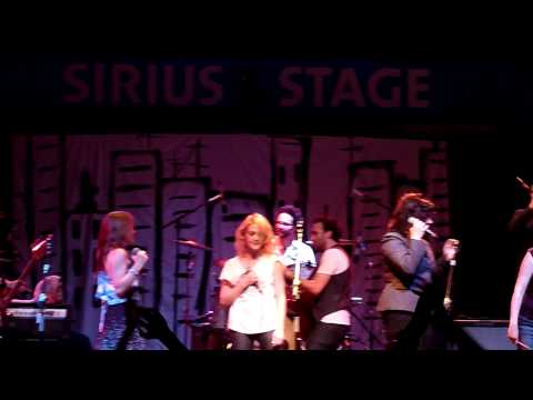 Broken Social Scene - Anthems (Live) ft. Emily Haines, Feist, Amy Millan