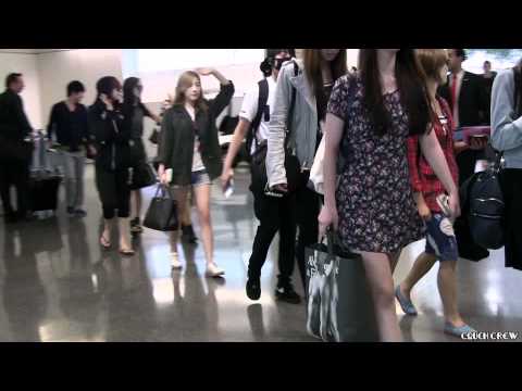120522 f(x) & SNSD Waving at us @ SFO Airport
