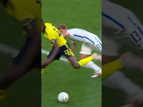 Incredible Isak dribble 💫