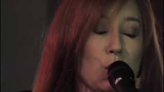 Tori Amos - SPIN com   Spin House Live   A Silent Night With You 12 09