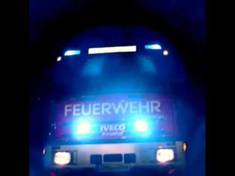 Welche Farbe hat das Blaulicht beim   Feuerwehrauto