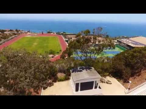 Imagini cu drone cu Point Loma și surf