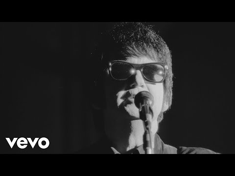 Video thumbnail for The Comedians (alternate version)(Live)