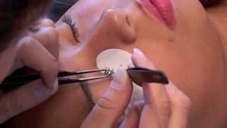 Extension des cils: pour un regard glamour..