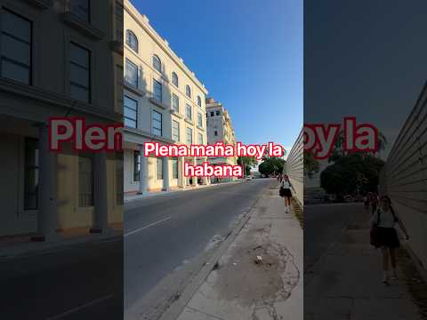 Calles vacías en plena mañana la habana, Cuba .