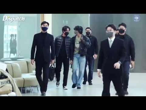 BTS V at INCHEON AIRPORT [151122]