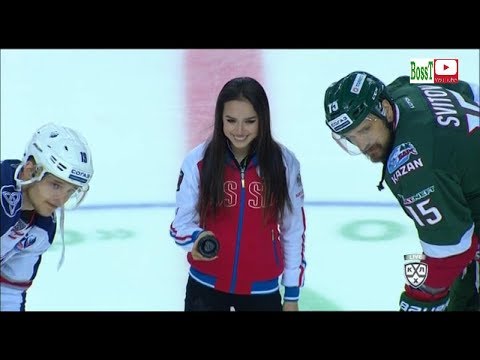 👯 Alina ZAGITOVA opens a hockey match (Ak Bars - Neftekhimik, Rus KHL 2018)