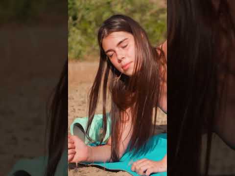 BEACH STRETCHING FLOW | ELIZAVETA’S GRACEFUL ROUTINE IN THE SUN