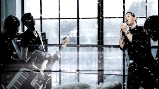 Rasmus Seebach – Lidt I Fem / A bit to five – In Danish – English translation – WM4u