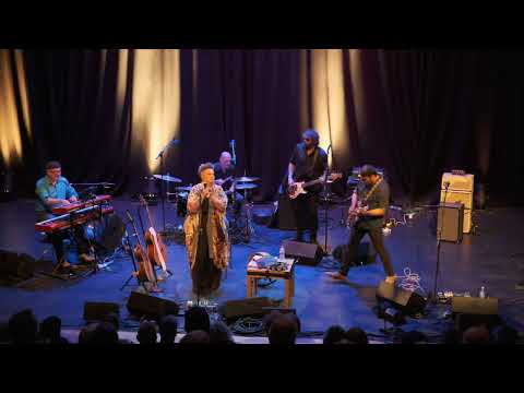 Kaz Hawkins Band, live in Newbury, September 2022