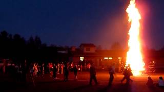 preview picture of video 'Lampiónový průvod Dobronín 2012 - Zapálení vatry'