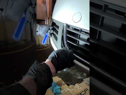 How to remove lower grill golf mk6 2011