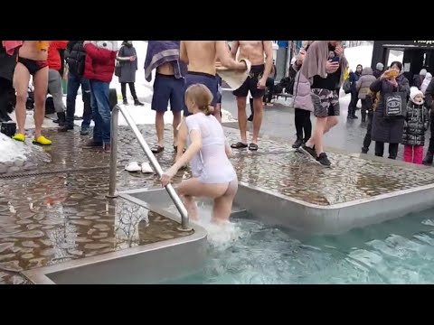 Gorgeous Ladies ICE HOLE BATHING #1 | COLD WATER | SWIMMING WINTER | EPIPHANY BAPTISM 2025 のサムネイル