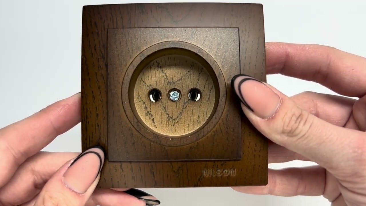 Розетка одинарна б/з NILSON Touran горіх 24271015