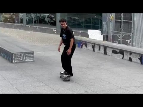 This Skater Has Really Technical Manuals