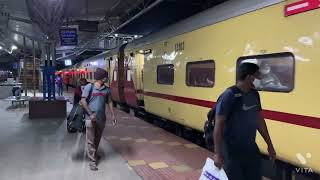 17247 NARASAPUR - DHARMAVARAM EXP Arriving At platform no 2 . RENIGUNTA JN