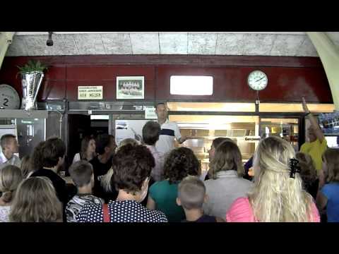 Aankomst meisjeskamp deel 1