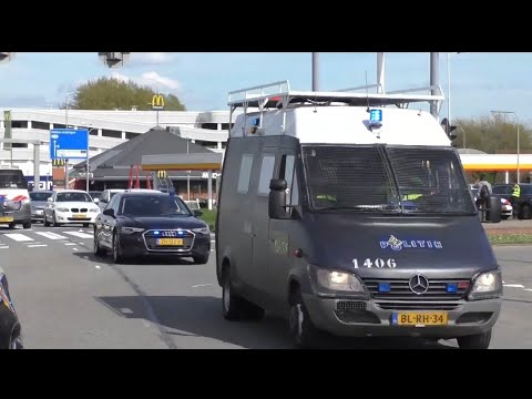 Veel Politie, en ME, met spoed tijdens KNVB Bekerfinale Ajax PSV de Kuip in Rotterdam Deel 1